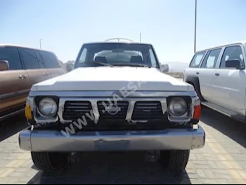 Cars For Sale Nissan  Pickup  300,000  White  SUV  Manual  4WD  Cloth  1995  4  No  Gasoline