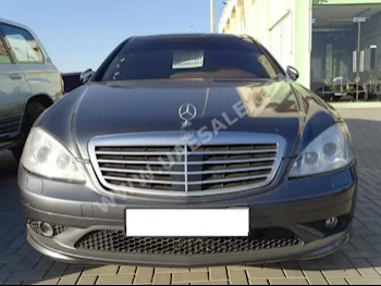 Cars For Sale Mercedes-Benz  S-Class  500  234,000  Gray  Sedan  Automatic  RWD  Leather  2006  8  Yes  Gasoline