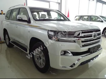 سيارات للبيع تويوتا  لاند كروزر  VXR وايت ايديشن  0  أبيض  اس يو في  اتوماتك  دفع رباعي  جلد  2018  8  نعم  بنزين