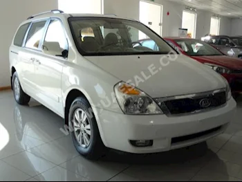 Cars For Sale Kia  Carnival  120,000  White  Van / Bus  Automatic  FWD  Cloth  2012  6  Yes  Gasoline