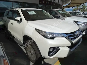 Cars For Sale Toyota  Fortuner  SR5  0  White  SUV  Automatic  4WD  Cloth  2018  4  No  Diesel