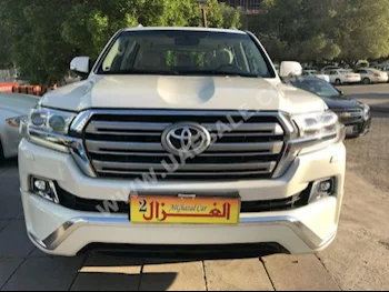 Cars For Sale Toyota  Land Cruiser  VXR  62,000  Off White  SUV  Automatic  4WD  Leather  2016  8  Yes  Gasoline