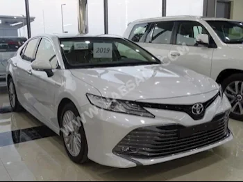 Cars For Sale Toyota  Camry  SE+  0  White  Sedan  Automatic  FWD  Leather  2019  6  Yes  Gasoline