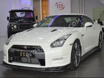 Cars For Sale Nissan  GT-R  84,000  White  Coupe / Sport  Automatic  RWD  Leather  2013  6  Yes  Gasoline
