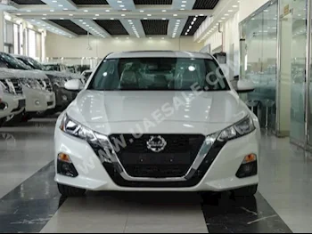 Cars For Sale Nissan  Altima  SV  0  White  Sedan  Automatic  FWD  Cloth  2019  4  Yes  Gasoline