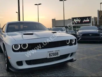 Cars For Sale Dodge  Challenger  40,000  White  Coupe / Sport  Automatic  RWD  Cloth  2016  6  No  Gasoline