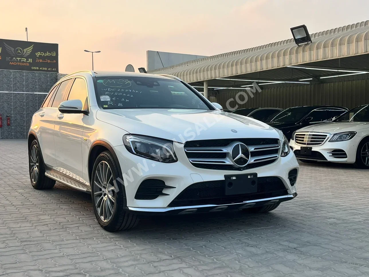 Mercedes-Benz GLC 350 2017 Automatic 85,000 Km 4 Cylinder 4WD SUV Pearl