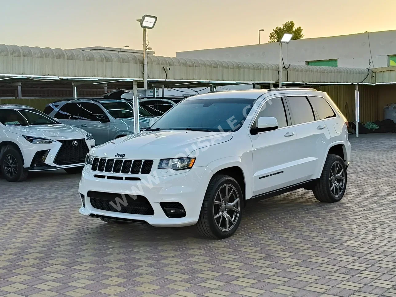 Jeep Grand Cherokee Laredo 2017 Automatic 96,000 Km 6 Cylinder 4WD SUV White