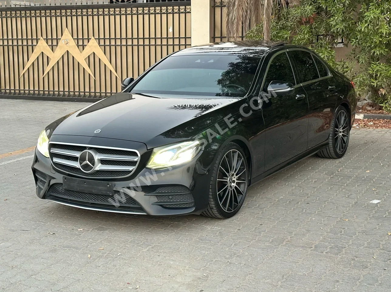 Mercedes-Benz  E-Class  300  2018  Automatic  194,000 Km  4 Cylinder  RWD  Sedan  Black