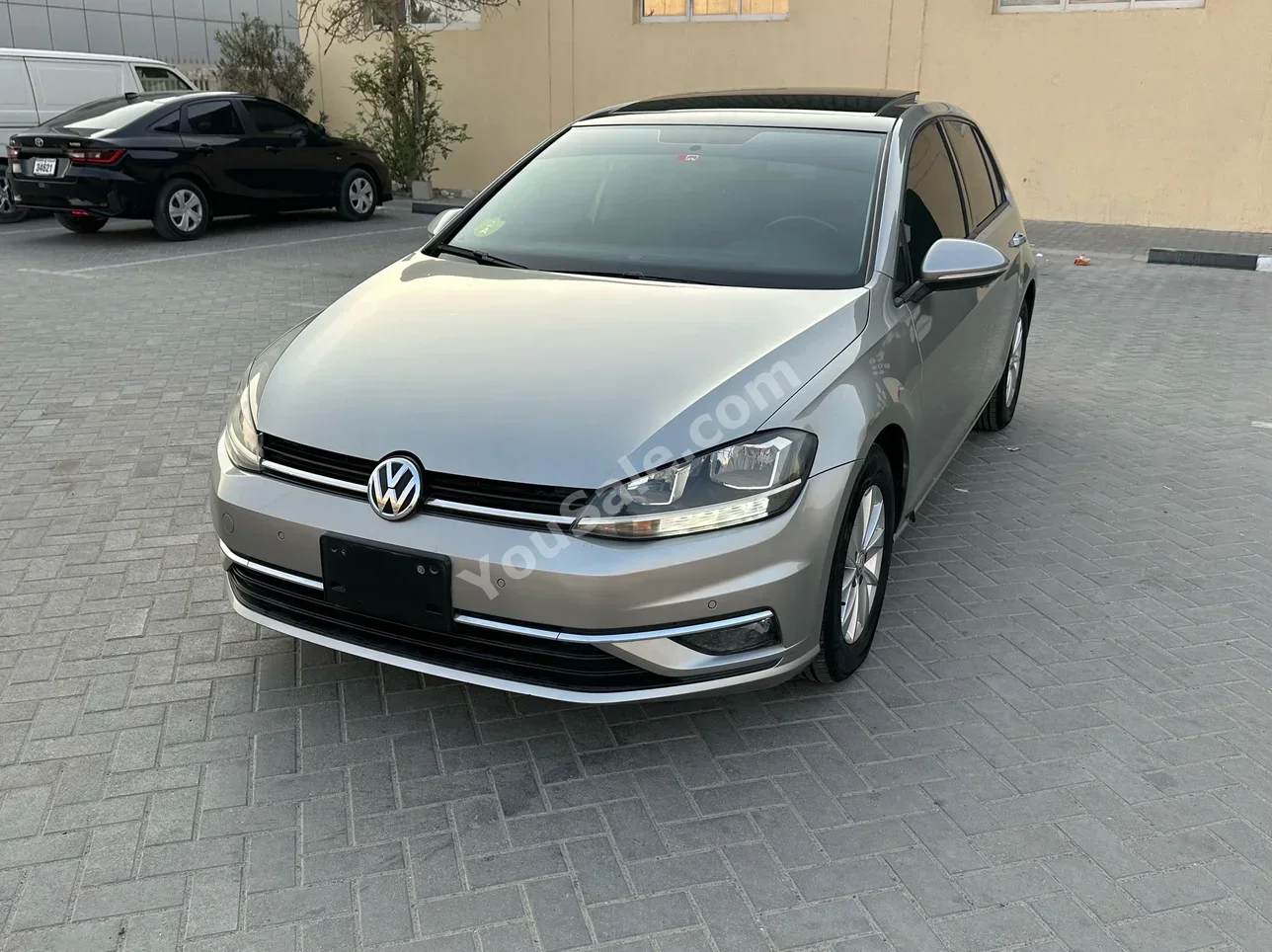 Volkswagen Golf 2018 Automatic 216,900 Km 3 Cylinder RWD Hatchback Gray