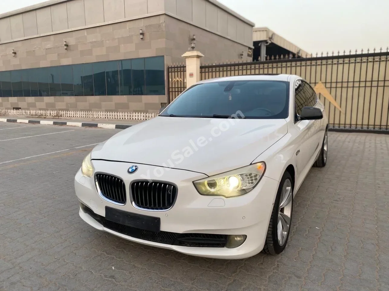 BMW 5-Series 550i 2011 Automatic 145,000 Km 8 Cylinder FWD Sedan White