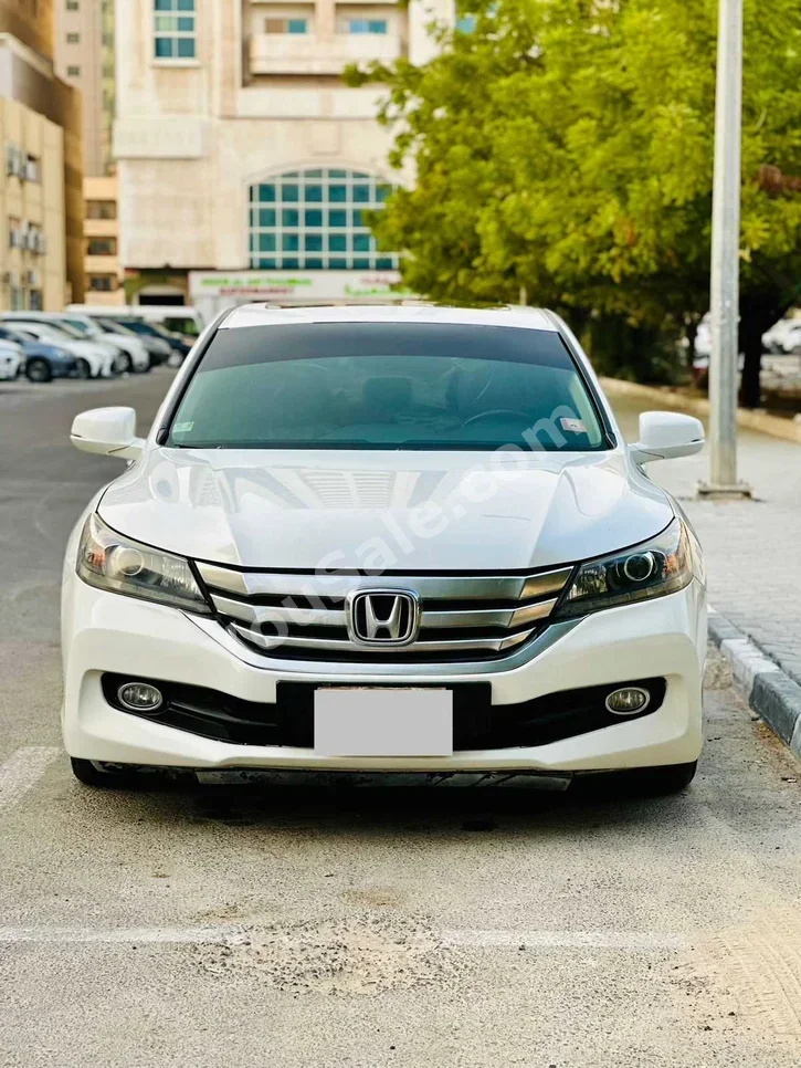 Honda  Accord  2016  Automatic  128,000 Km  4 Cylinder  FWD  Sedan  White