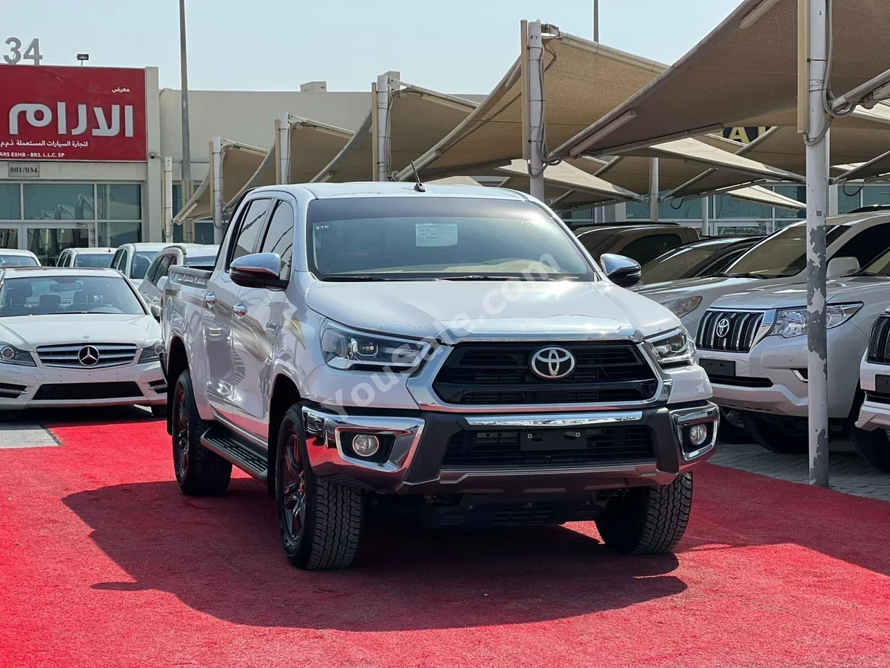Toyota Hilux SR5 2024 Manual 8,000 Km 4 Cylinder 4WD Pick Up White