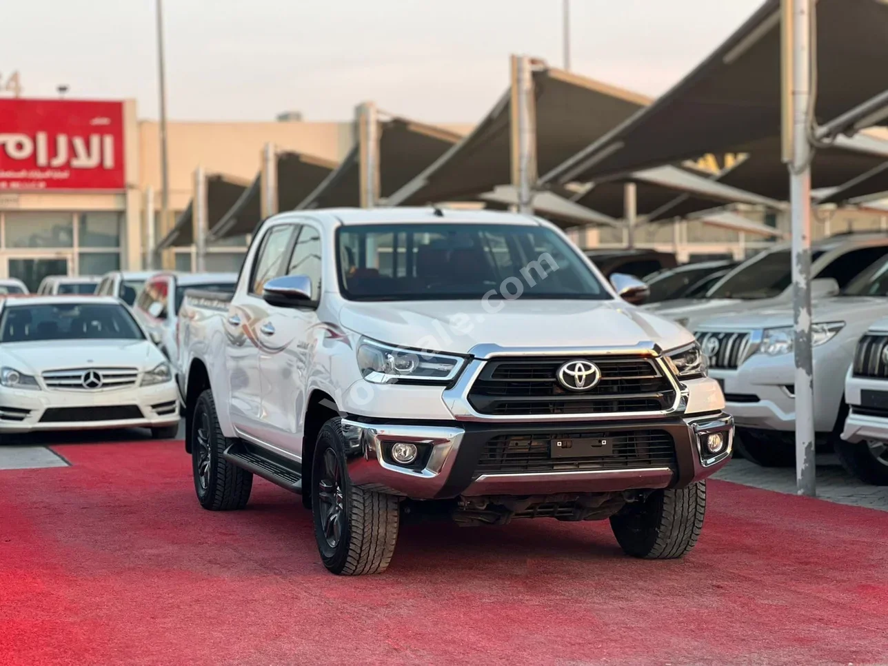 Toyota Hilux SR5 2025 Manual 72,000 Km 4 Cylinder 4WD Pick Up White