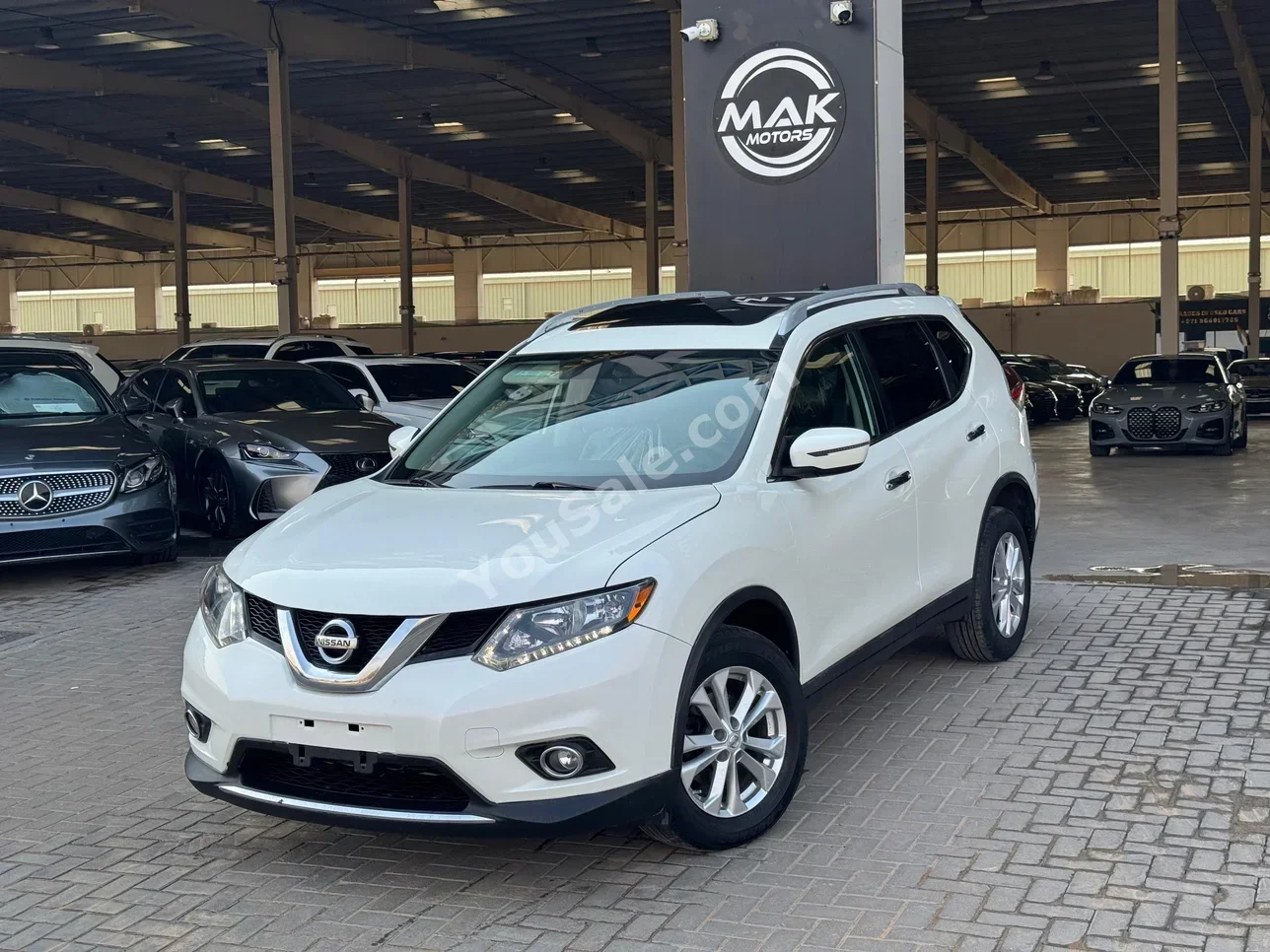 Nissan Rogue SV sport 2016 Automatic 168,000 Km 4 Cylinder AWD SUV White With Warranty