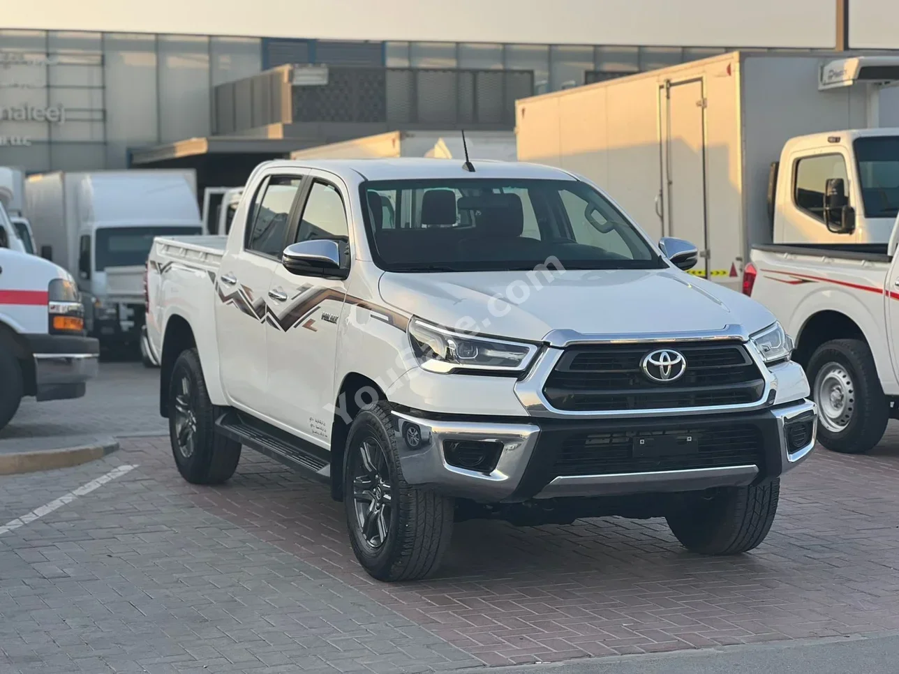 Toyota  Hilux  SRS  2024  Manual  172,000 Km  4 Cylinder  4WD  Pick Up  White