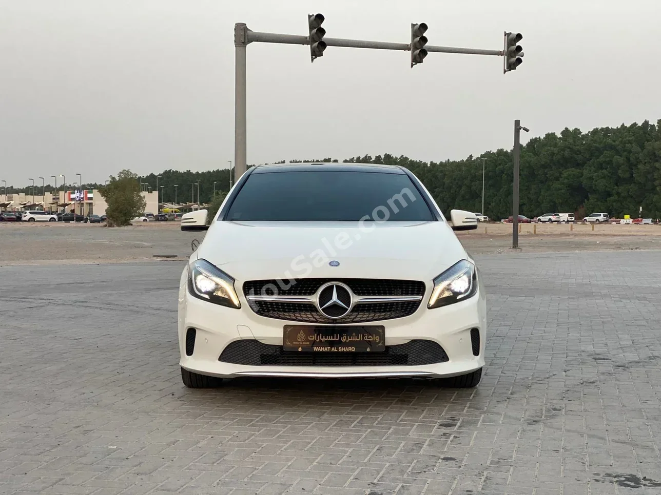 Mercedes-Benz E-Class 200 2016 Automatic 69,400 Km 4 Cylinder FWD Hatchback Pearl