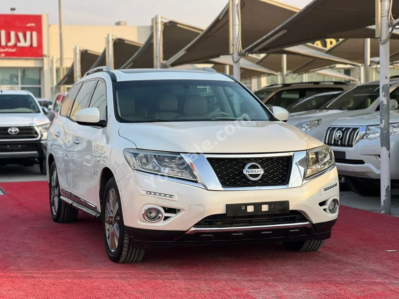 Nissan Pathfinder SV 2015 Automatic 151,000 Km 6 Cylinder 4WD SUV White