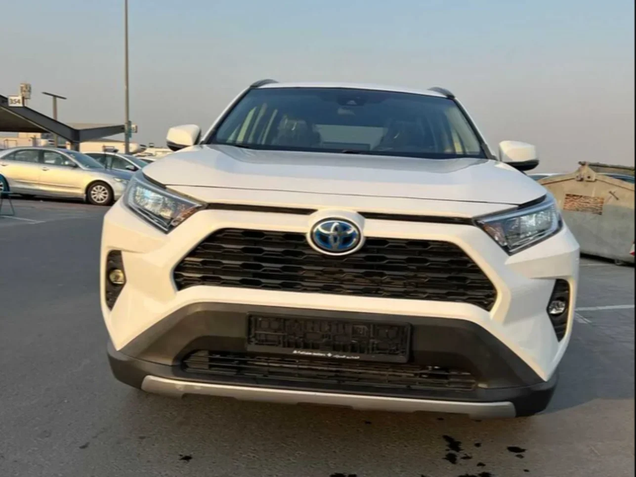 Toyota Rav 4 LE 2019 Automatic 98,000 Km 4 Cylinder 4WD SUV White With Warranty