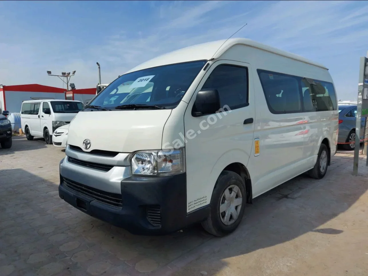 Toyota Hiace 2018 Manual 80,000 Km 4 Cylinder FWD Van / Bus White