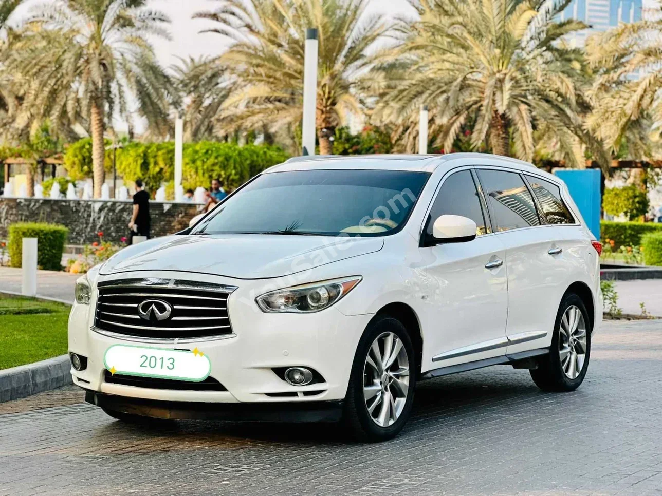 انفنيتي  جيه اكس  35  2013  اتوماتيك  195,000 كم  6 سلندر  دفع رباعي  اس يو في  أبيض