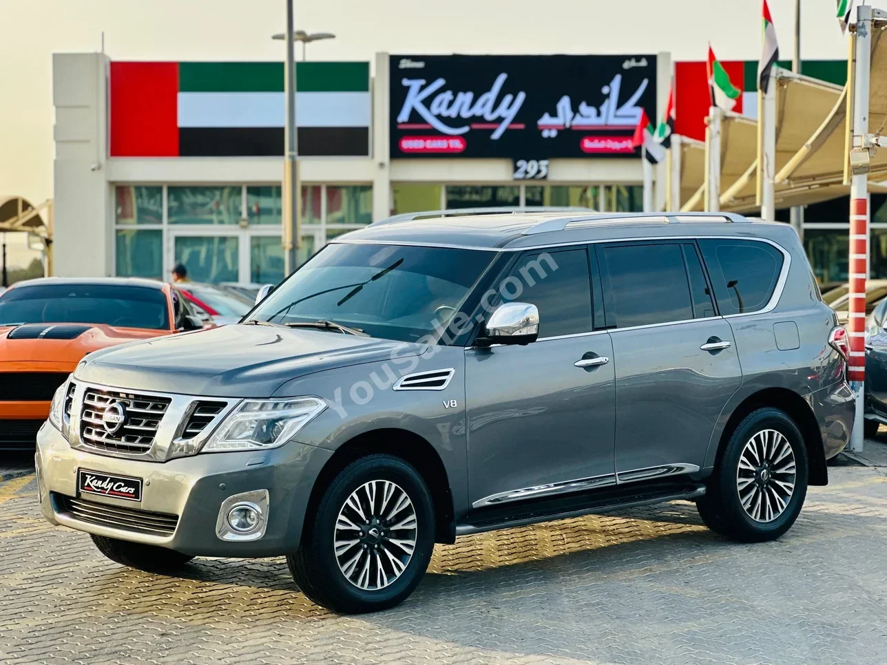 نيسان باترول بلاتنيوم 2014 اتوماتيك 227,400 كم 8 سلندر دفع رباعي اس يو في رمادي