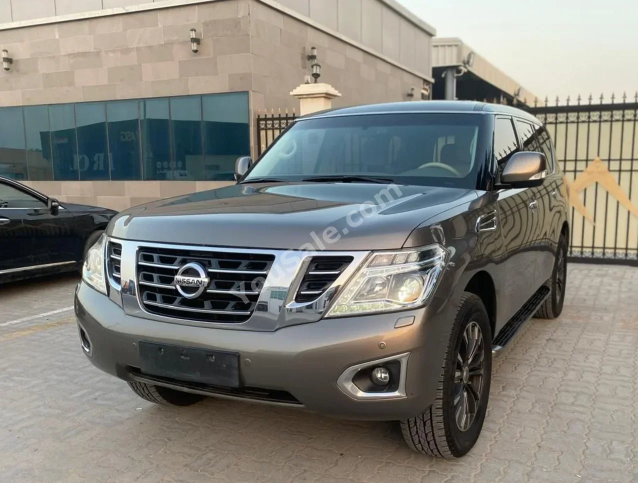 Nissan Patrol SE 2017 Automatic 160,000 Km 8 Cylinder 4WD SUV Gray