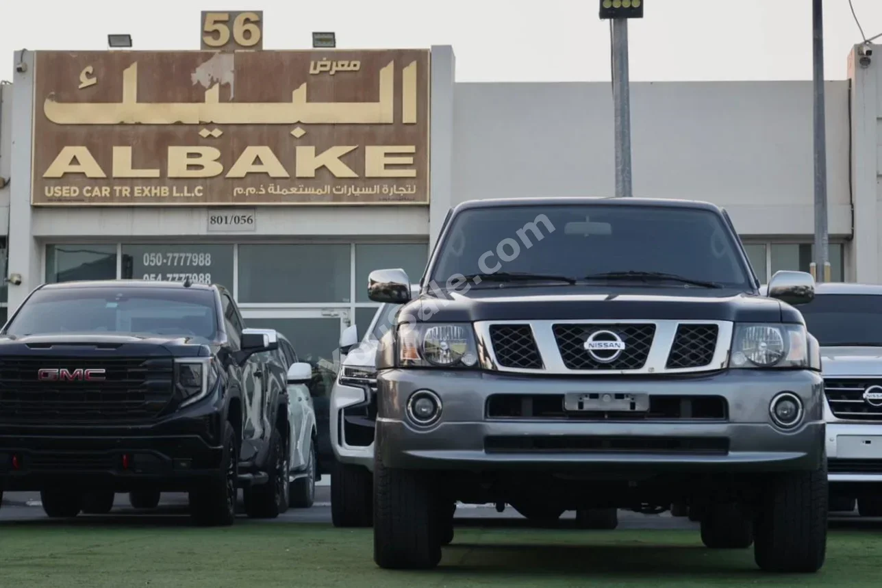 Nissan Patrol Super Safari 2023 Automatic 85,000 Km 6 Cylinder 4WD SUV Black