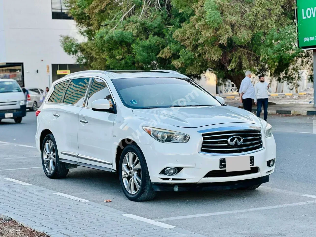 انفنيتي جيه اكس 35 2013 اتوماتيك 195,000 كم 6 سلندر دفع رباعي اس يو في أبيض