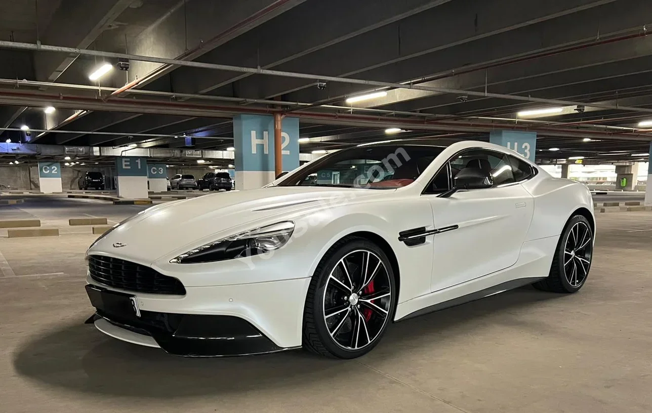 Aston Martin  Vanquish  2014  Automatic  56,000 Km  12 Cylinder  RWD  Coupe / Sport  White